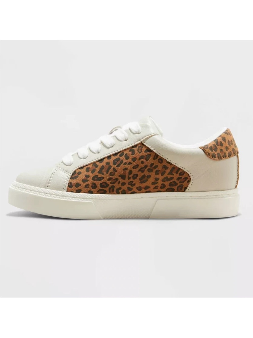 Girls White Leopard Star Accent Low-Top Sneakers Review Pictures - Picture 2 of 4